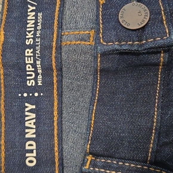 NWT. OLD NAVY MID-RISE SUPER SKINNY REGULAR. SIZE 10. DARK WASH. - Picture 3 of 10